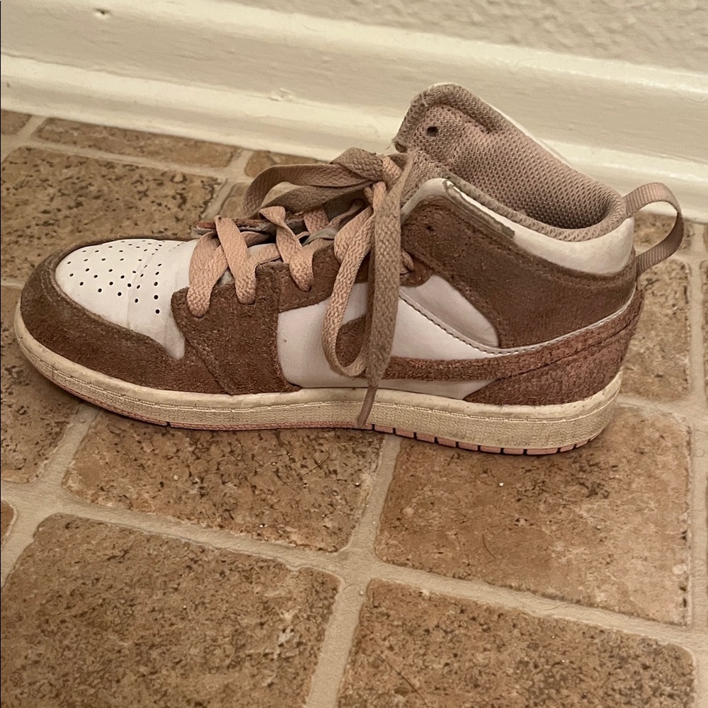 Jordan 1 Mid SE Legend Pink GS Youth 2Y Pink White Sneakers - Picture 5 of 10